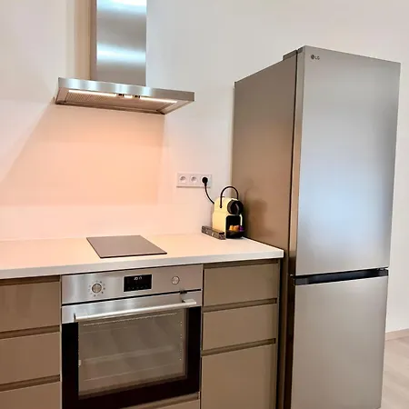 Daire Adaro - Modern With Aircon Near O2 Arena *